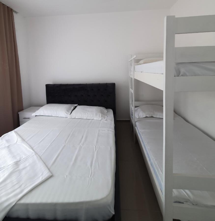 Low Cost Banesa Kosovare Шенгін Екстер'єр фото