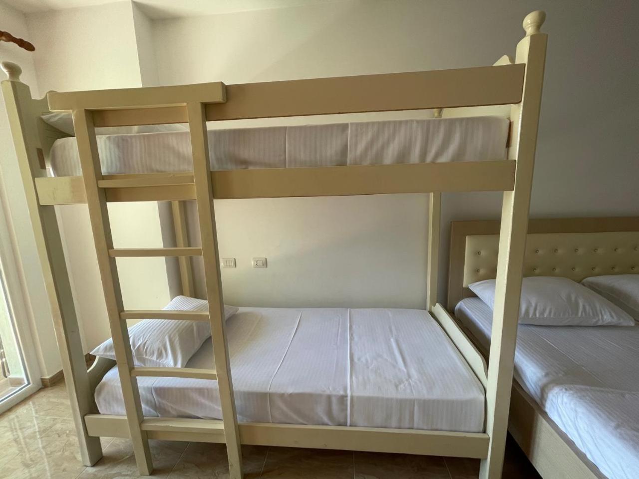 Low Cost Banesa Kosovare Шенгін Екстер'єр фото