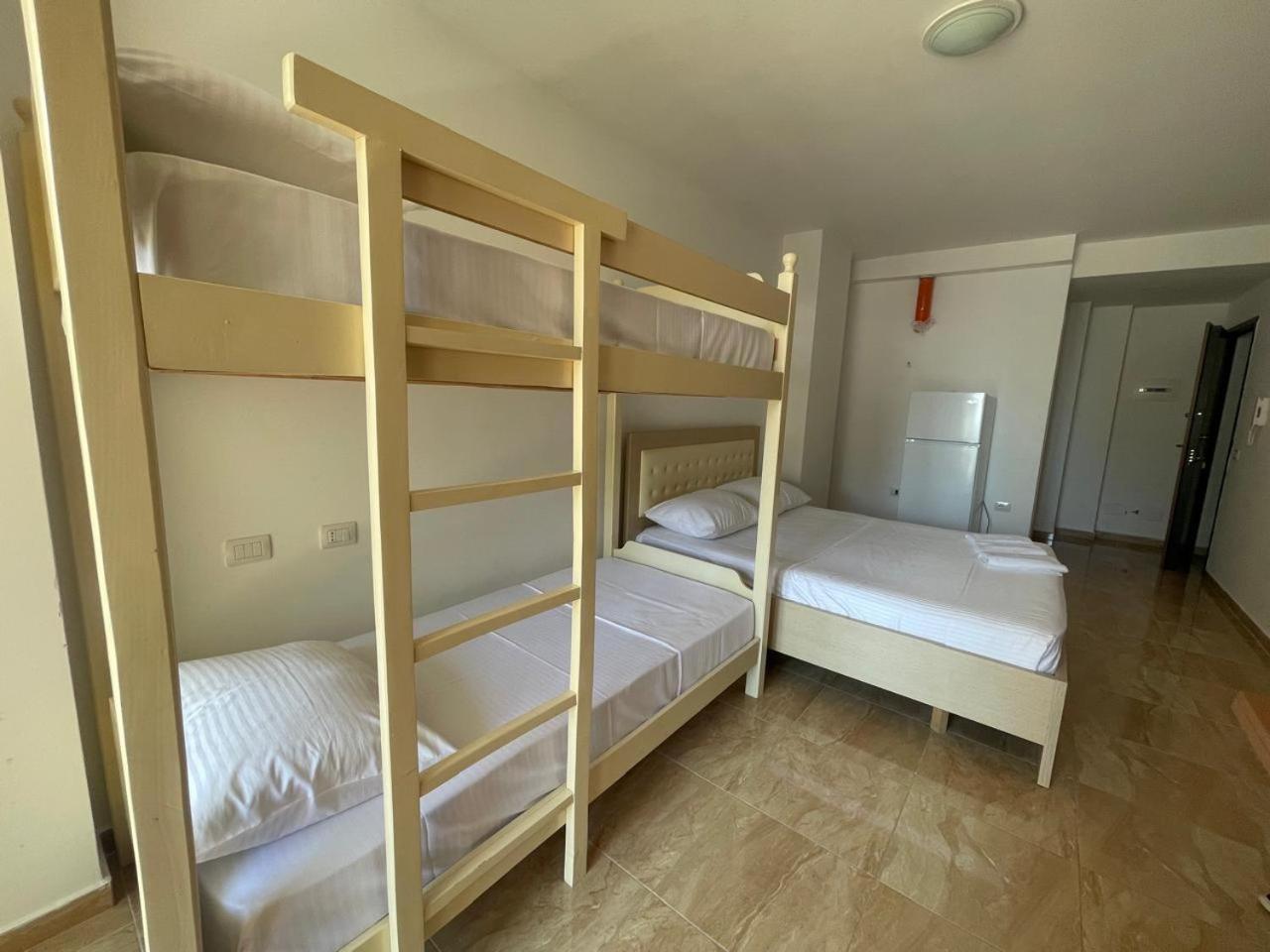 Low Cost Banesa Kosovare Шенгін Екстер'єр фото